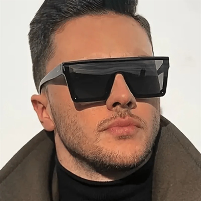 Designer Sunglasses - ファッション性の高い、大きめのスクエア型ブランドサングラス。女性用、男女兼用。紫外線対策に最適。夏の屋外での使用に。UV400カット。