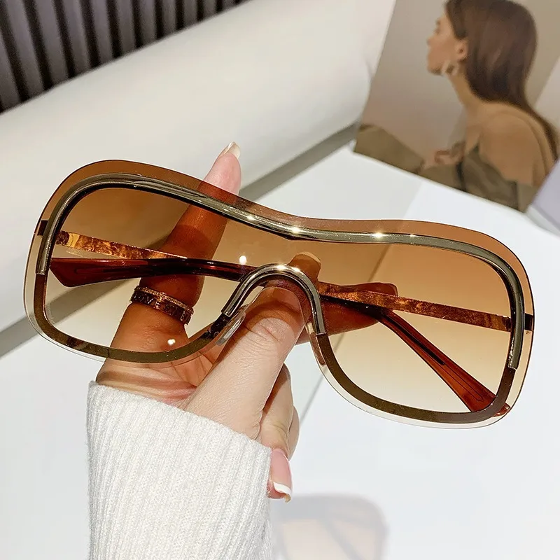 男女兼用、新しい合金製のレトロなデザインのサングラス。ワンピ - Designer Sunglasses のレビューと価格
