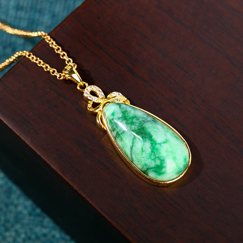 天然翡翠の水滴型ペンダントネックレス。石彫りの宝石を使用した - Gold Plated Jewelry のレビューと価格