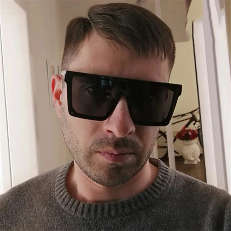ファッション性の高い、大きめのスクエア型ブランドサングラス。 - Designer Sunglasses のレビューと価格