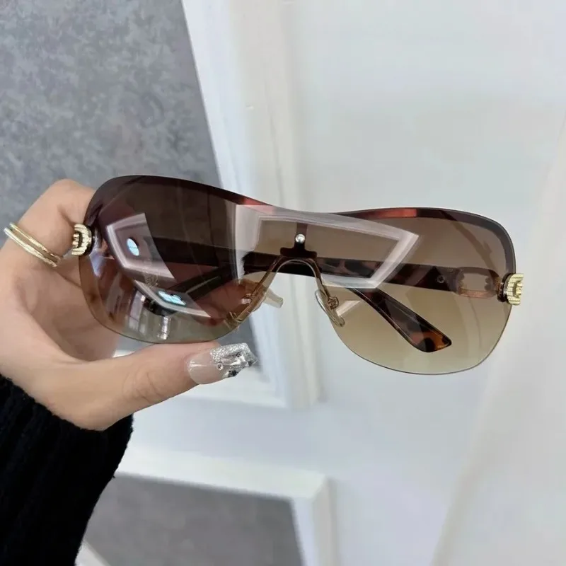 カジュアルなスクエア型サングラス。レディース、メンズ。グラデ - Designer Sunglasses のレビューと価格