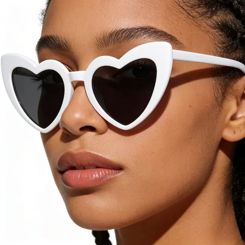 漫画風の白いハート型サングラス。女性向けのファッションアイテ - Sunglasses Uv400 のレビューと価格