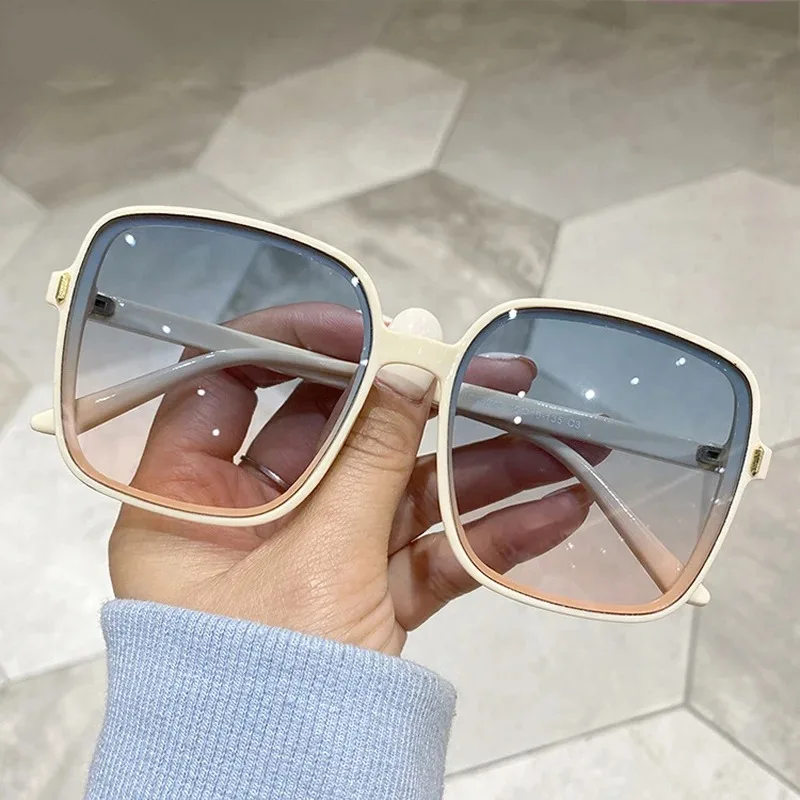 ヴィンテージ風、大きめのスクエア型サングラス。女性向け、グラ - Designer Sunglasses のレビューと価格