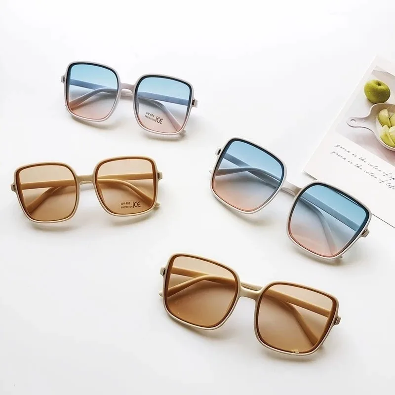 ヴィンテージ風、大きめのスクエア型サングラス。女性向け、グラ - Designer Sunglasses のレビューと価格